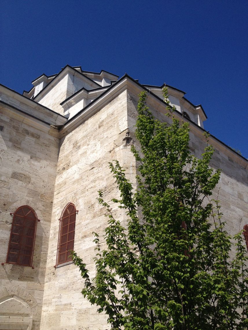 Ferhad-pašina džamija (Ferhadija) u Banjoj Luci, sa Ferhad-pašinim turbetom,Turbetom Safi-kadune, Turbetom Ferhad-pašinih bajraktara, šadrvanom, džamijskih haremom, ogradnim zidovima i portalom, područje i ostaci graditeljske cjeline